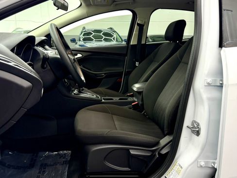 Used 2015 Ford Focus SE image 9