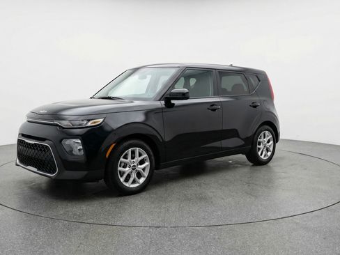 Used 2025 Kia Soul LX w/ LX Technology Package image 3