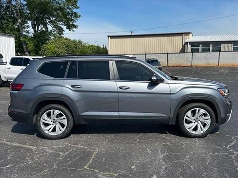 Used 2023 Volkswagen Atlas SE w/ Panoramic Sunroof Package FWD image 12