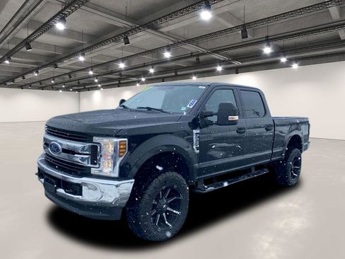 Used 2019 Ford F250 XLT w/ Snow Plow Prep Package image 2