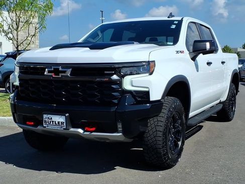 Used 2023 Chevrolet Silverado 1500 ZR2 w/ Technology Package AWD/4WD image 3