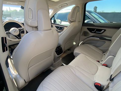 Used 2023 Mercedes-Benz EQS 580 4MATIC SUV image 11
