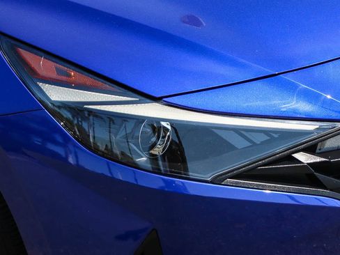 Used 2023 Hyundai Elantra SEL FWD image 4
