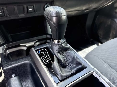 Used 2020 Toyota Tacoma SR5 w/ SR5 Appearance Package (SM) RWD image 32
