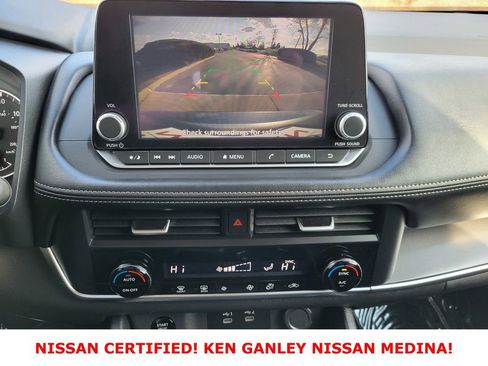 Certified 2025 Nissan Rogue SV image 28