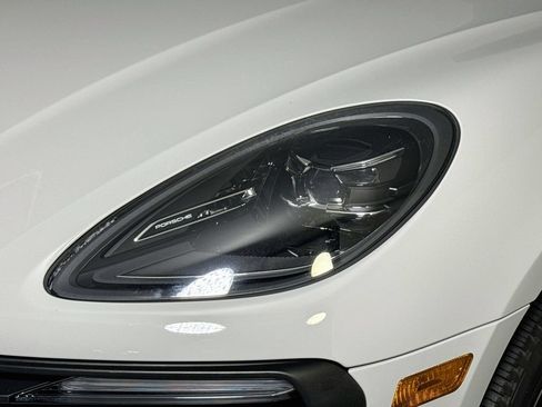 Certified 2024 Porsche Macan AWD/4WD image 27