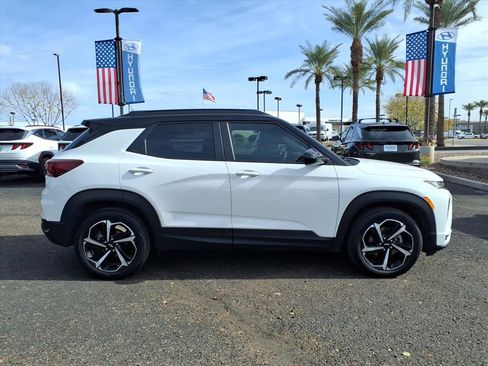 Used 2023 Chevrolet TrailBlazer RS w/ Sun and Liftgate Package image 4