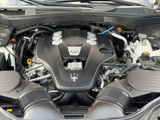 Used 2021 Maserati Levante GranLusso AWD/4WD image 32