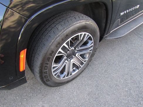 Used 2024 Jeep Wagoneer Series II AWD/4WD image 37