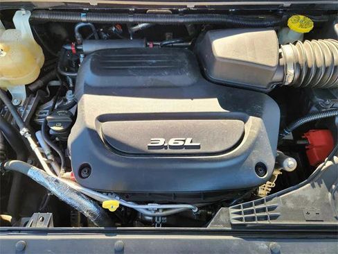 Certified 2018 Chrysler Pacifica Touring Plus w/ Tire & Wheel Group image 29