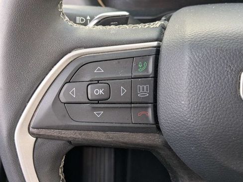 Used 2023 Jeep Grand Cherokee L Limited AWD/4WD image 24