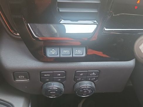 Used 2023 Chevrolet Silverado 1500 ZR2 w/ Technology Package image 20