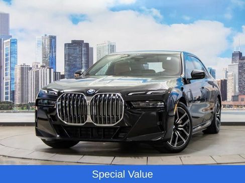 Used 2025 BMW 750e xDrive w/ Premium Package AWD/4WD image 2