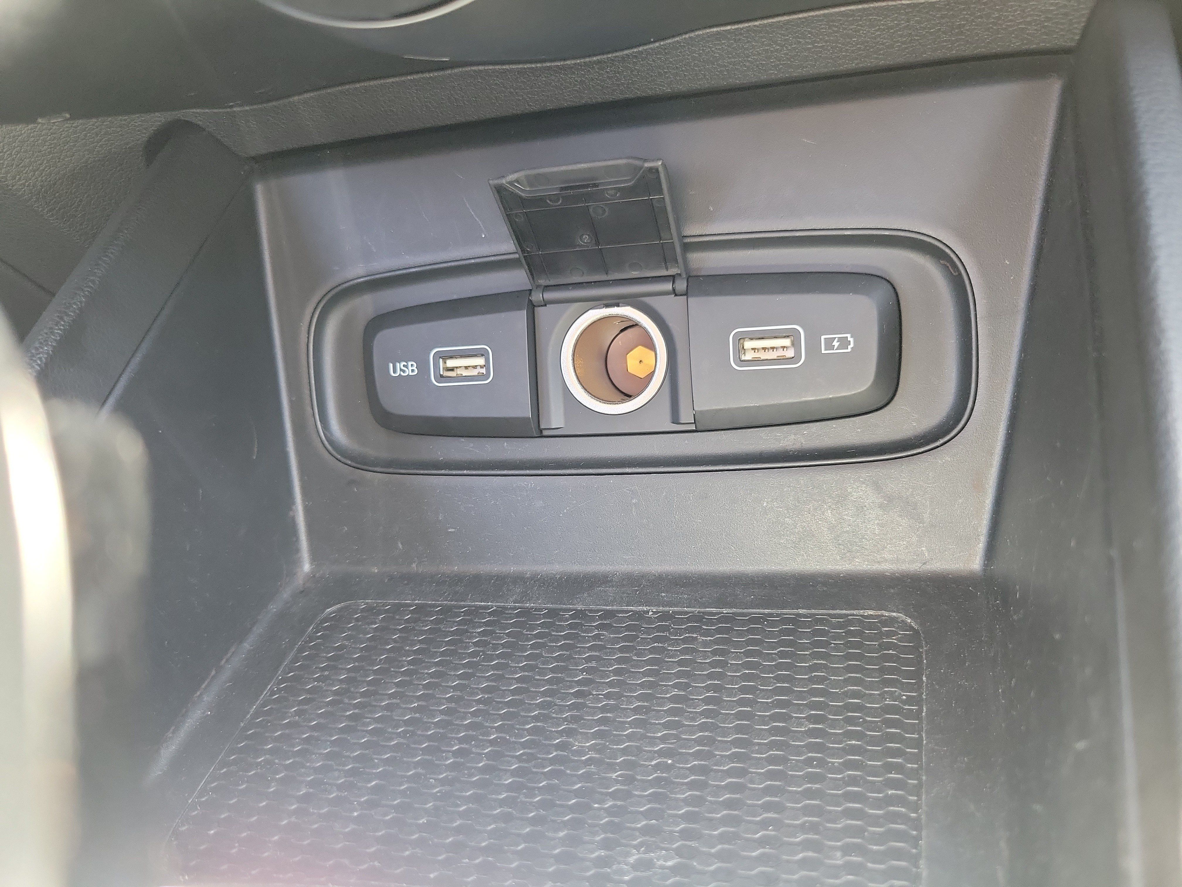 Used 2022 Hyundai Venue Limited FWD image 22