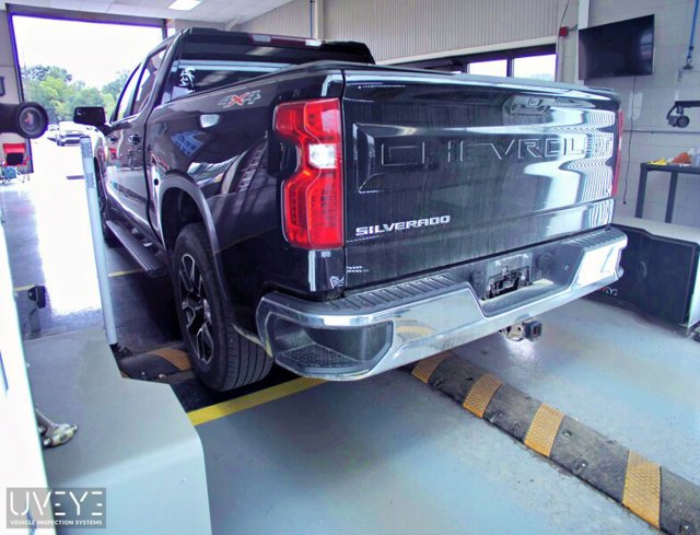 Used 2024 Chevrolet Silverado 1500 LT AWD/4WD image 4