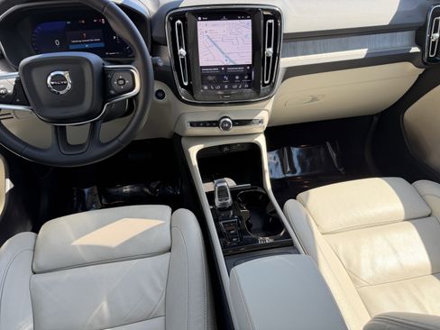 Certified 2023 Volvo XC40 B4 Plus w/ Protection Package Premier image 14