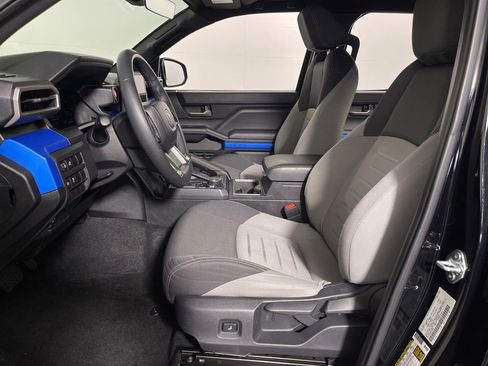 Certified 2025 Toyota Tacoma TRD Off-Road image 12