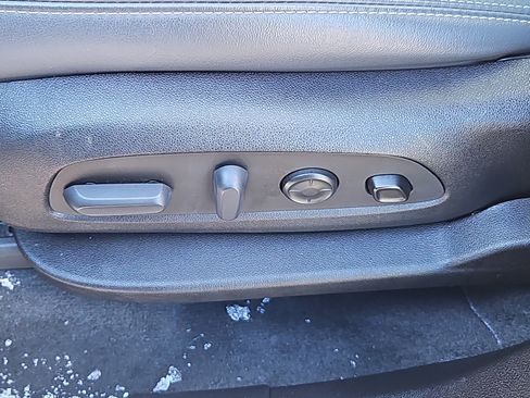 Used 2022 Buick Enclave Premium w/ Experience Buick Package image 19