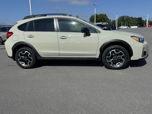 Used 2017 Subaru Crosstrek 2.0i Premium w/ Popular Package #1 AWD/4WD image 2
