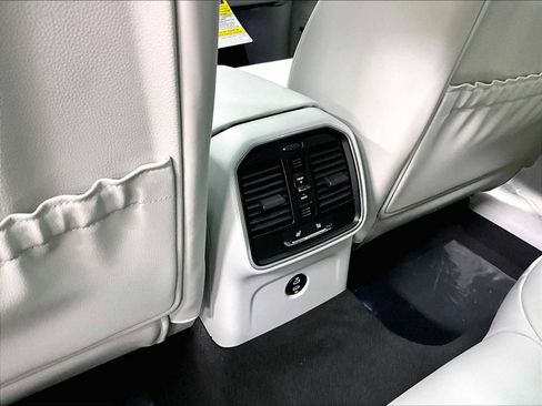 New 2026 Porsche Macan image 24