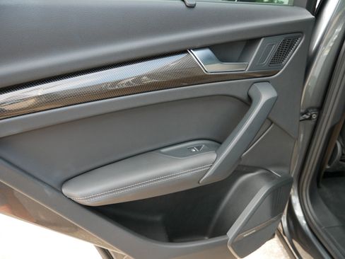 Used 2022 Audi SQ5 Prestige w/ Prestige Package image 17