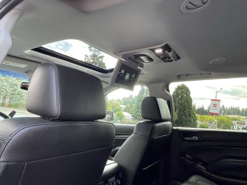Used 2017 Chevrolet Suburban Premier AWD/4WD image 15
