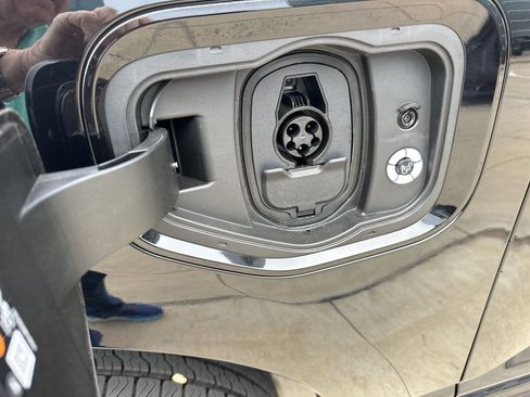 New 2025 Ford F150 Lightning Flash AWD/4WD image 8