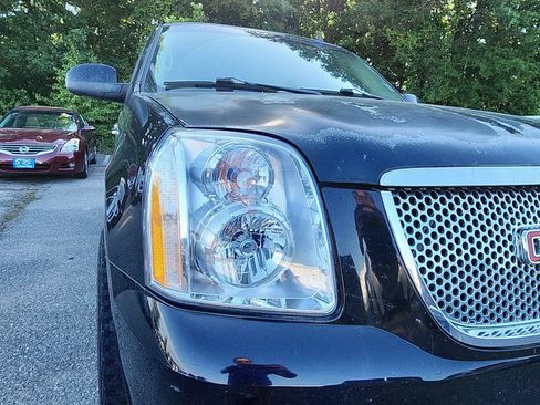 Used 2008 GMC Yukon Denali AWD/4WD image 9