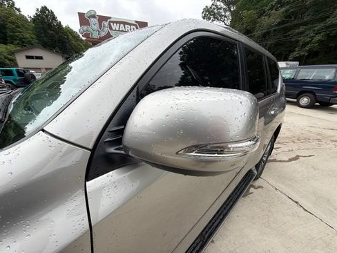 Used 2023 Lexus GX 460 Luxury w/ Accessory Package AWD/4WD image 25