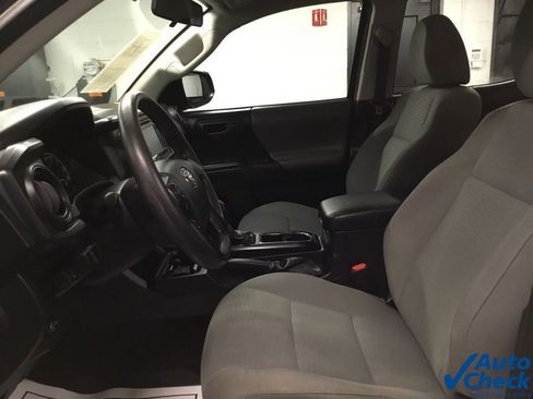 Used 2017 Toyota Tacoma SR image 28