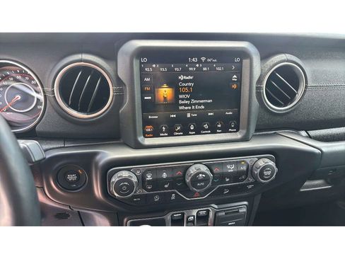 Used 2019 Jeep Wrangler Unlimited Sahara w/ Uconnect 4C Nav & Sound Group AWD/4WD image 16