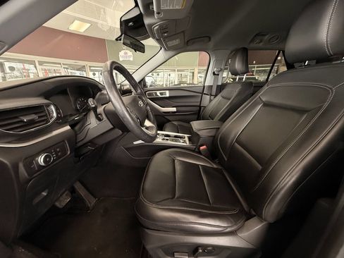 Used 2021 Ford Explorer XLT w/ Equipment Group 202A image 22