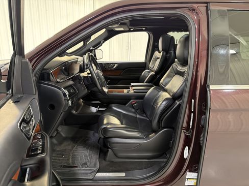Used 2019 Lincoln Navigator L Reserve image 11