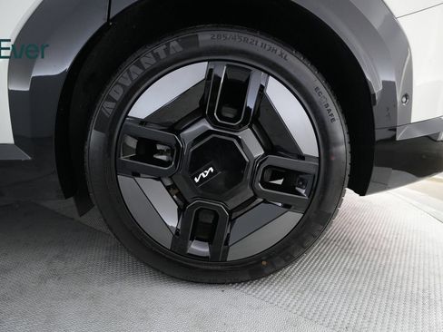 Used 2024 Kia EV9 GT-Line AWD/4WD image 9