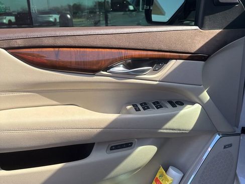 Used 2017 Cadillac Escalade Luxury image 5