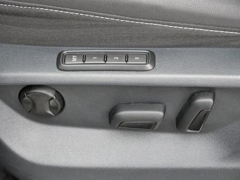 Used 2023 Volkswagen Tiguan SEL R-Line image 21