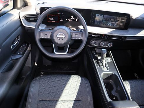 Used 2025 Nissan Kicks SR image 11