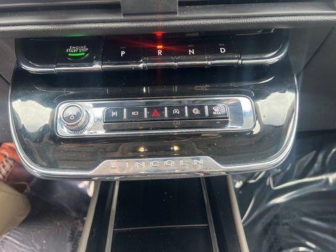 Used 2025 Lincoln Corsair Premiere image 12