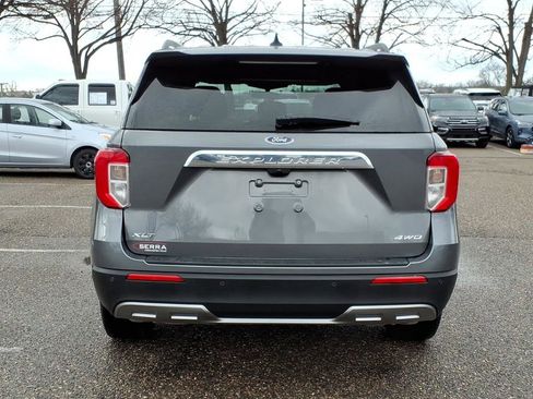 Used 2023 Ford Explorer XLT w/ Equipment Group 202A image 4