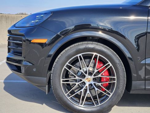 Certified 2024 Porsche Cayenne S image 13