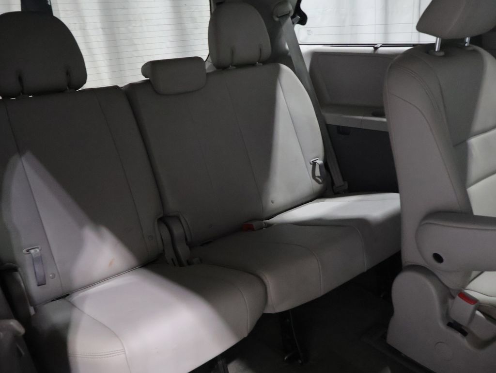 Used 2015 Toyota Sienna XLE AWD/4WD image 24