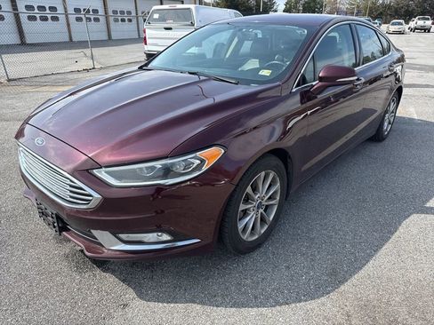 Used 2017 Ford Fusion SE w/ Fusion SE Technology Package image 7