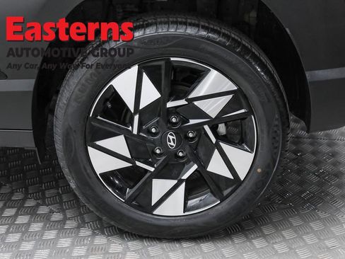 Used 2024 Hyundai Kona SEL image 8