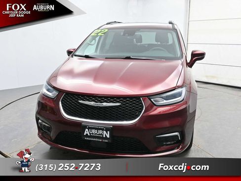 Used 2022 Chrysler Pacifica Touring-L image 3