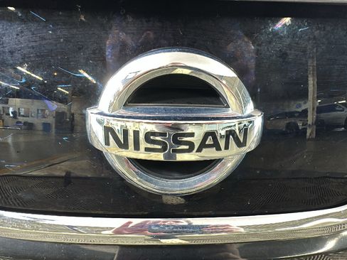 Used 2022 Nissan Leaf SV w/ SV Technology Package FWD image 8