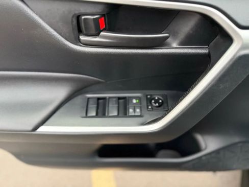 Used 2019 Toyota RAV4 LE image 22