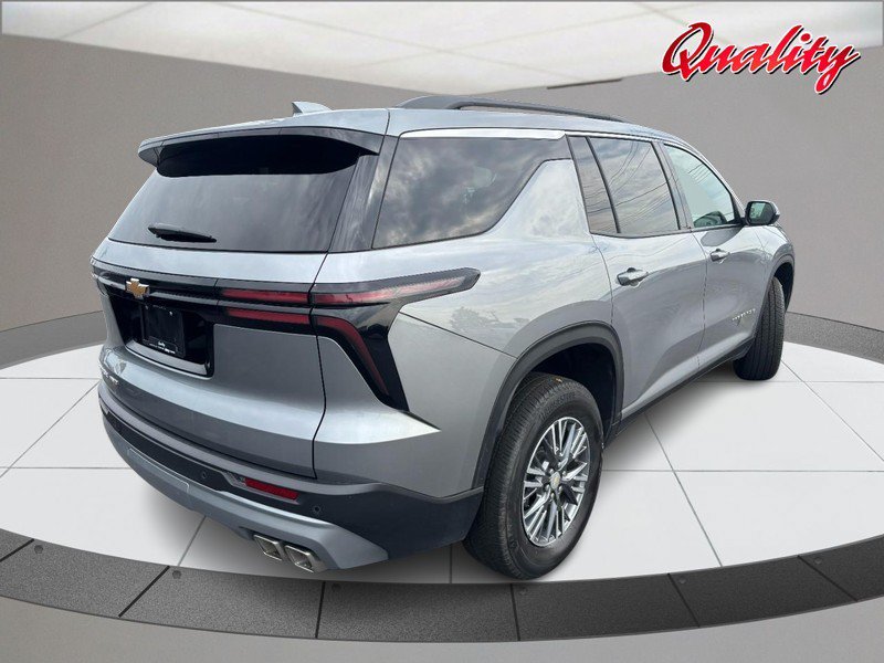 Used 2026 Chevrolet Traverse LT AWD/4WD image 3