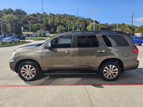 Used 2010 Toyota Sequoia Limited image 9