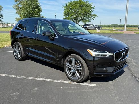 Used 2018 Volvo XC60 T5 Momentum w/ Vision Package AWD/4WD image 3