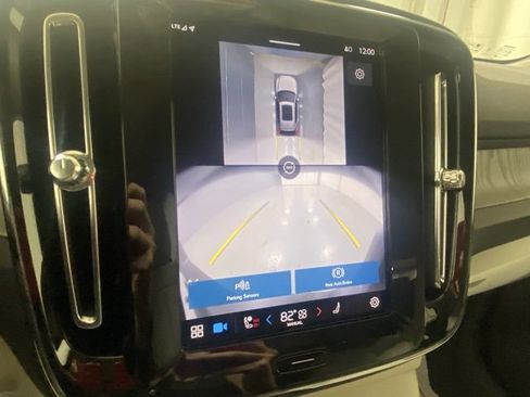 Used 2025 Volvo XC40 B5 Ultra image 26